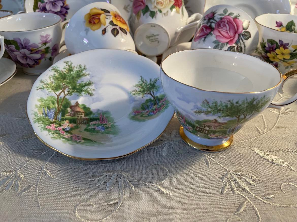 Queen Anne Tudor Cottage Bone China England Teacup & Saucer Set