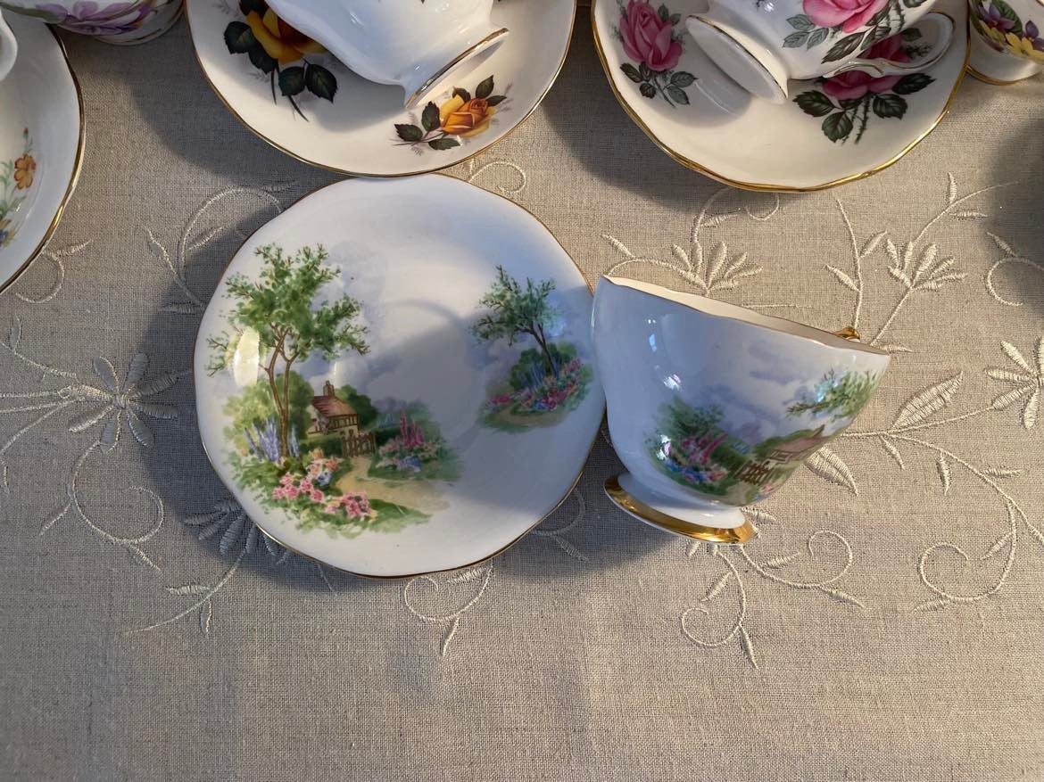 Queen Anne Tudor Cottage Bone China England Teacup & Saucer Set