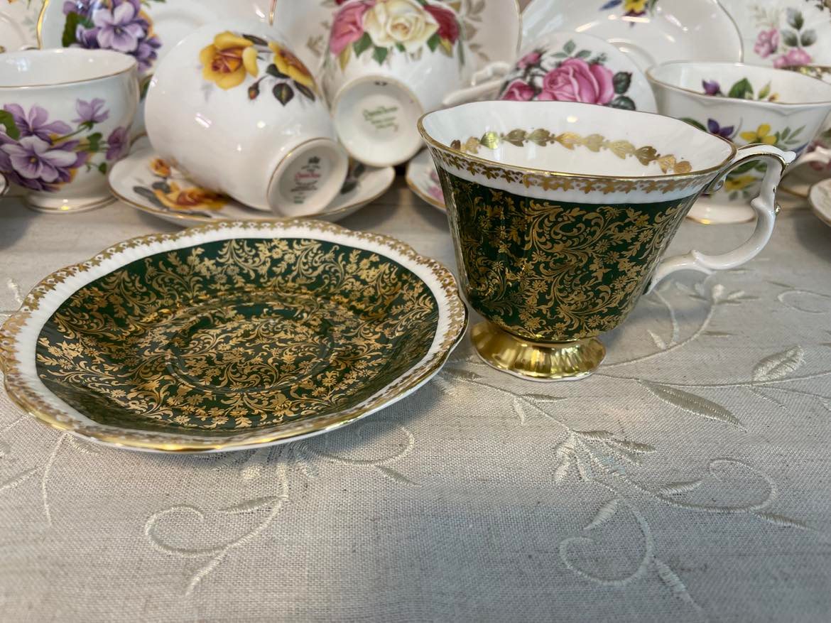 Royal Albert 'Buckingham Series' Tea Cup & Saucer Set