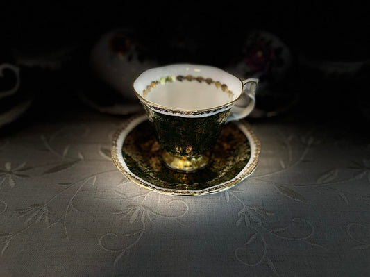 Royal Albert 'Buckingham Series' Tea Cup & Saucer Set