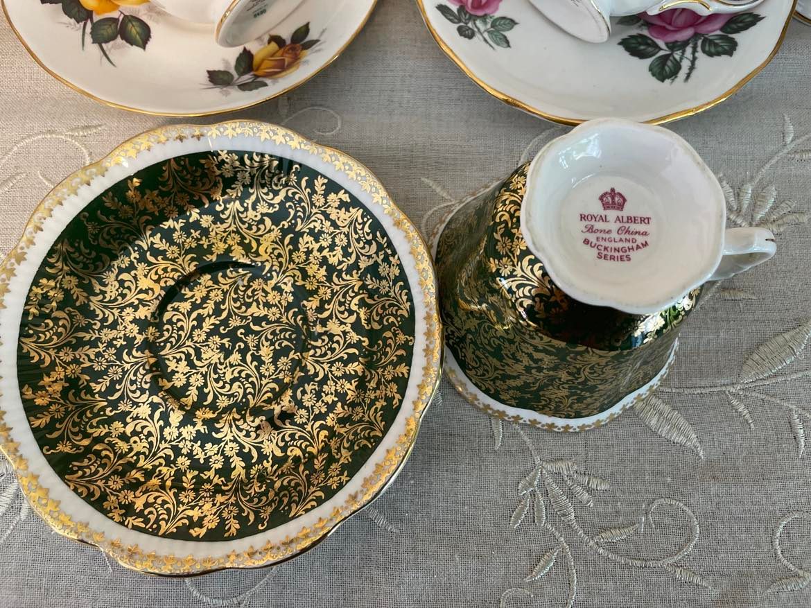 Royal Albert 'Buckingham Series' Tea Cup & Saucer Set