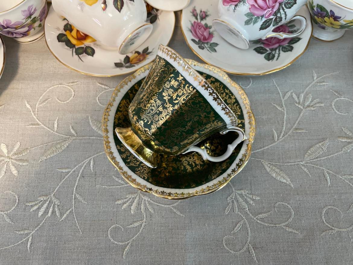 Royal Albert 'Buckingham Series' Tea Cup & Saucer Set
