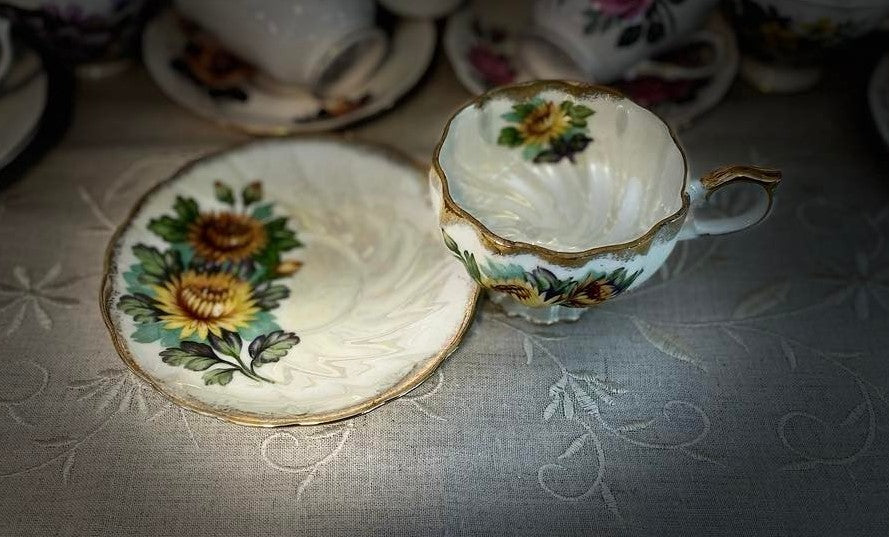 Vintage Bone China Tea Cup & Saucer Set, Made in Japan.